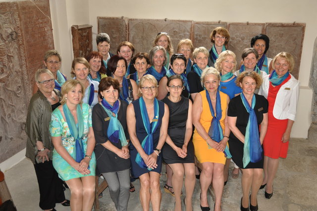 Die Soroptimistinnen des Bezirks unterstützen Frauen im Bezirk durch Bildung, um der Armut vorzubeugen.