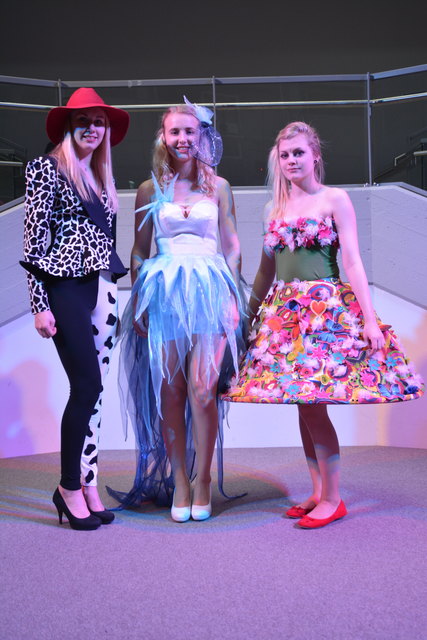 Sie führten die Siegermodelle vor: Magdalena Weinhoffer (2. Platz), Elisabeth Peinsipp (1. Platz) und Sandra Karner (3. Platz)