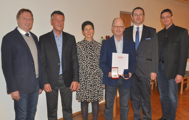 Die Ausgezeichneten Fritz Schnecker (3. von rechts) und Martin Leitgeb (2. von links) mit (von links) Wolfgang Ivancsics, Helene Miksits, Patrick Miksits und Thomas Novoszel | Foto: Wirtschaftskammer