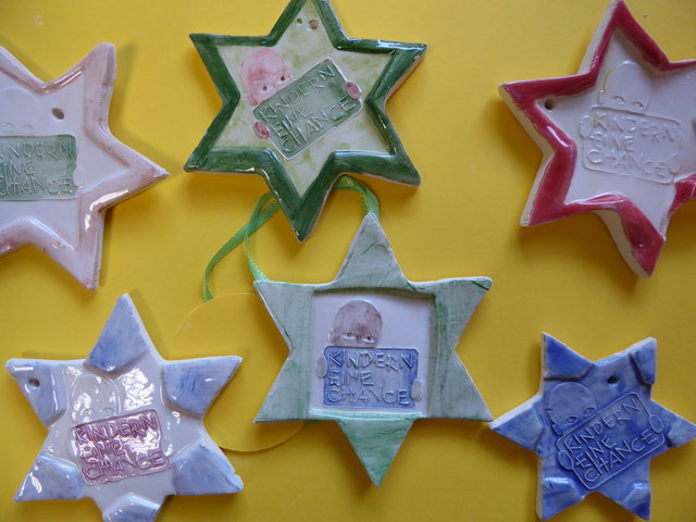 Die Sterne wurden von den Schülern im Unterricht gestaltet und symbolisierten 10 Euro.