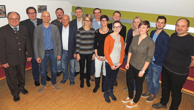 v.l.n.r.: Bgm. Franz Karlhuber, Stefan Höllhuber (Stabführer-Stellvertreter, Organisationsreferent-Stellvertreter), Markus Edlinger (Obmann), Martin Sedlmayer (Kapellmeister-Stellvertreter, Jugendreferent-Stellvertreter), Rudolf Ortner (Archivar Kleidung)