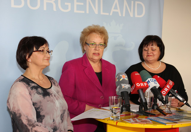 Informierten über die Schuldenberatung und die Bankkunden Ombudsstelle: Gabriela Perusich, Verena Dunst und Helga Schmidt