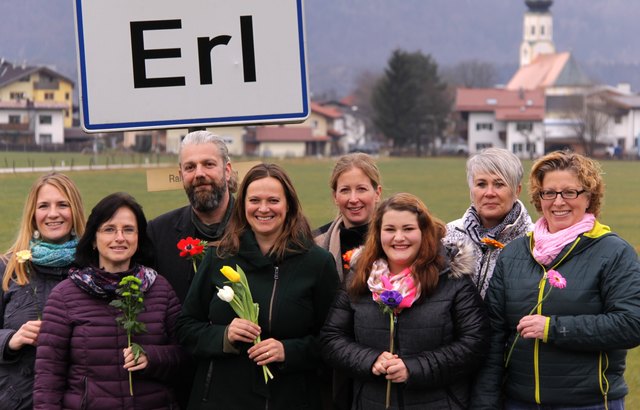 Gertraud Leitner, Karin Osmak, Klaus Pfister, Nicole Schreyer, Anna Leisner, Elena Schreder, Annegret Kronthaler und Susanne Anker (v.l.) wollen Erl aufblühen lassen.