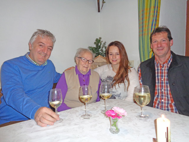 Obmann des Bauernbundes Franz Ritzinger, Josefa Petsch, Ortsbauernrätin Daniela Thomasberger und Obmann der Gaminger Volkspartei Peter Bruckner.