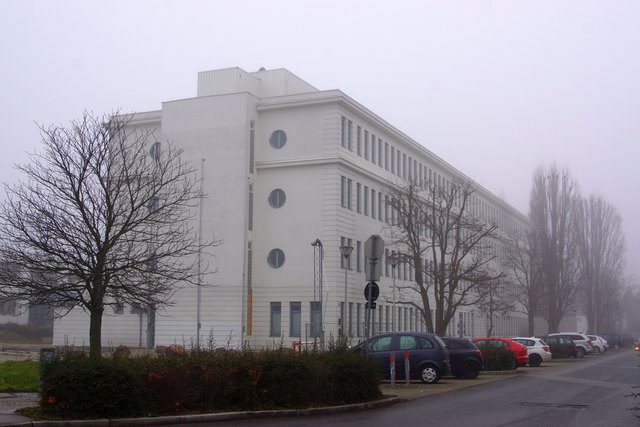 In das ehemalige Bürogebäude in Liesing sollen 750 Flüchtlinge einziehen. Fotografiert von Regionaut Alois Fischer.