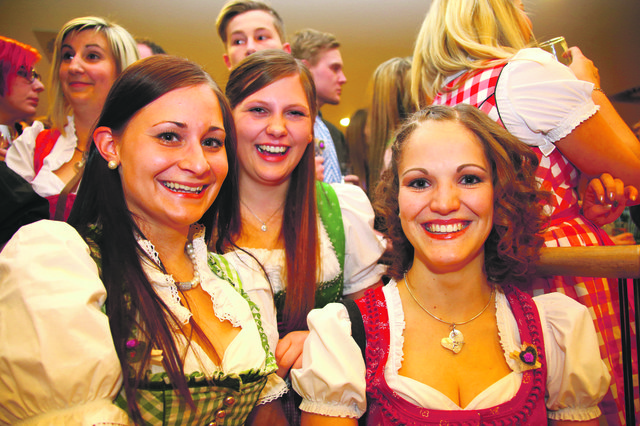 Gute Stimmung unter den vielen Besuchern des Bezirksbauernballes.