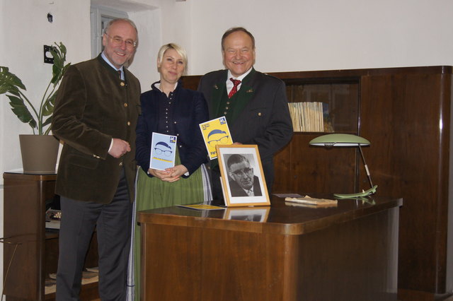 Edgar Niemeczek, Geschäftsführer der Kultur.Region.Niederösterreich, Veronika Plöckinger-Walenta, wissenschaftliche Leiterin des Museumsdorfs Niedersulz und Hermann Schultes, Präsident der Landwirtschaftskammer Niederösterreich und im Vorstand des Vereins