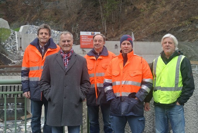 von links ÖBB-Bauleiter Josef Rettenbacher, Bürgermeister von Taxenbach Franz Wenger sowie ÖBB-Projektleiter Josef Brandauer, Anlagentechniker Nikolaus Wahl und in Gelb der zuständige Polier Berthold Stadlober