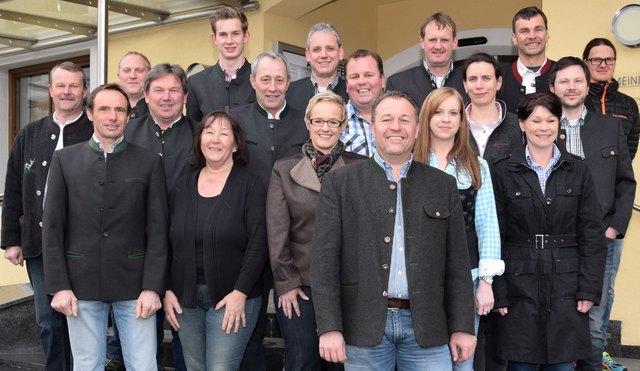 Mario Horngacher (vo. Mi.) tritt mit einem großen Team zu den Wahlen an.