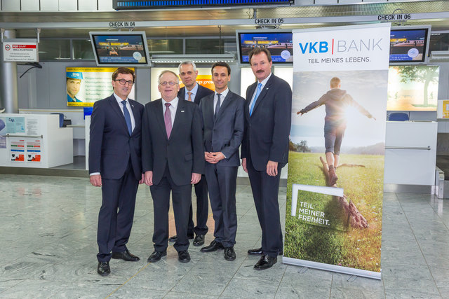 Direktor der VKB-Bank Kirchdorf, VKB-Privatkundenbetreuer Hubert Jahn, Börsenexperte Otto Waser, VKB-Veranlagungsleiter Markus Hinterberger und VKB-Regionaldirektor Adam Schwebl (v.li.).