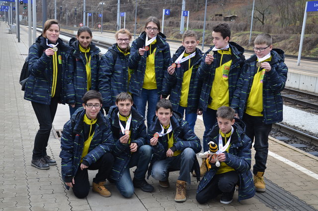 Das Floorball-Team der NMS Pestalozzi setzte sich bei den Special Olympics Pre-Games 2016 in Graz gegen vier Konkurrenten durch und brachte reichlich Gold mit nach Hause.