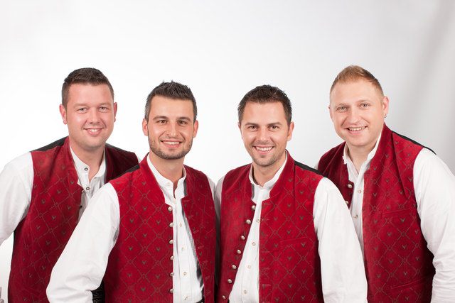 Die musikalische Kraft beim Jungbauernball: "Zillertal Power"