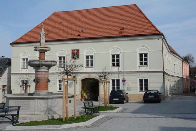 Im tollen Ambiente des Rathauses kann man beim dritten Scheibbser Rathausball eine wundervolle Ballnacht erleben.