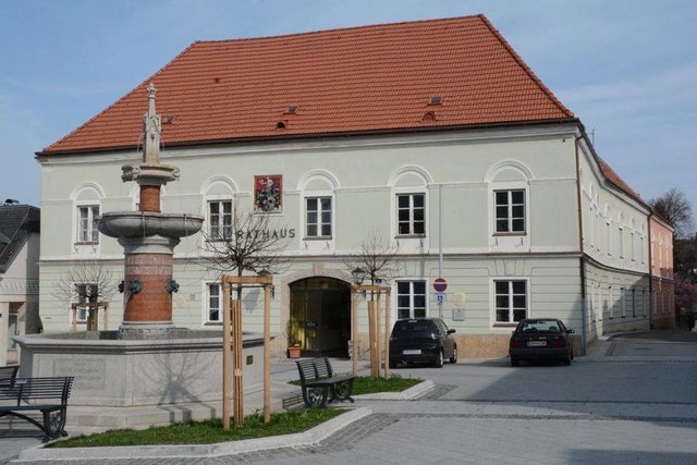 Im tollen Ambiente des Rathauses kann man beim dritten Scheibbser Rathausball eine wundervolle Ballnacht erleben. | Foto: privat