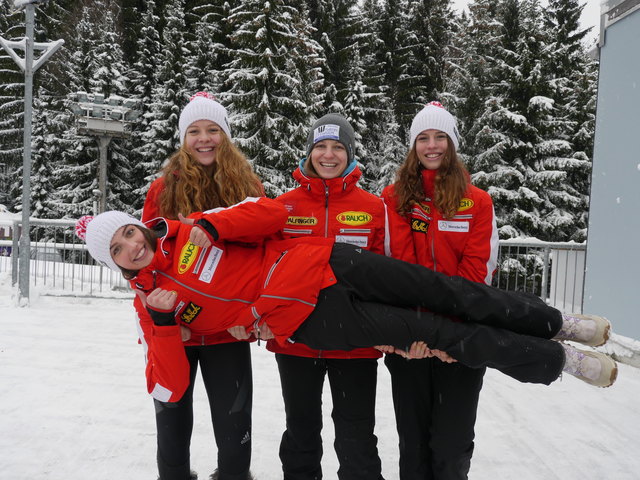 Jug. A-Mädls: Hannah Prock (3.), Lisa Schulte (14.), Miriam Geisler (16.), Anna Saulite (15.)