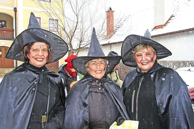 Beim Faschingsumzug in Willendorf sind mehr als 20 Gruppen dabei. Da dürfen die Hexen natürlich auch nicht fehlen.