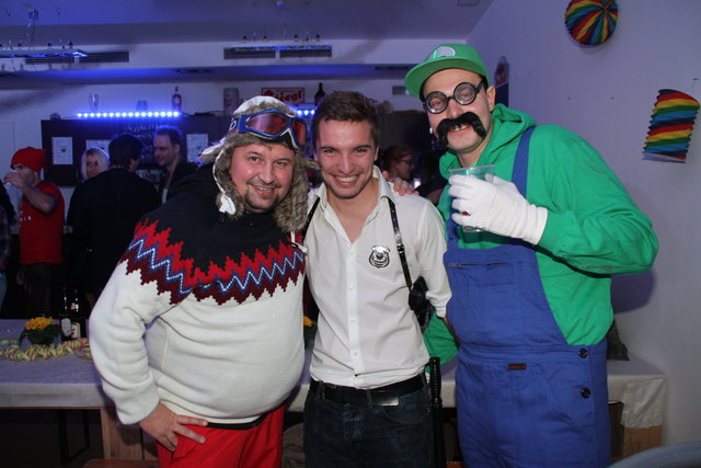 Im neuen Sportheim feierten Heinz Kofler, Timo Goritschnigg und David Lampel.