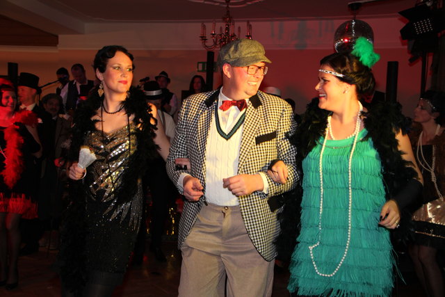 Bürgermeister Josef Naderer mit Andrea Hametner und Martina Eder