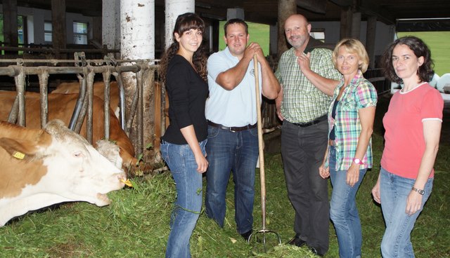 Bezirksjungbauern-Obmann-Stellvertreterin Bettina Dietinger, Bezirksjungbauern-Obmann Josef Zöttl, Kammerrat Bert Huemer, Edeltraud Huemer und Landtagsabgeordnete Regina Aspalter (v. l.).