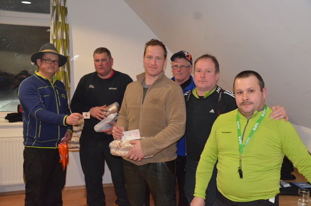 Die "Gemeindediener" siegen beim Hobby-Eisstock-Turnier in Koglhof