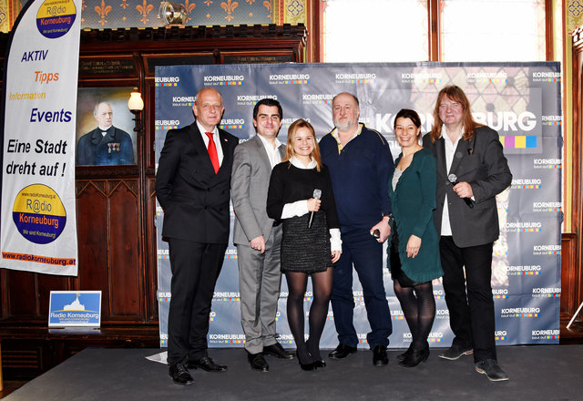 Pressestunde im Korneuburger Rathaus (von links Vizebgm. Thomas Pfaffl, Bgm. Christian Gepp, Moderatorin Ines Futschek, GR Johann Pirgmayer, StR Elisabeth Kerschbaum und Radio Korneuburg Chefredakteur und Moderator Manfred Mikysek