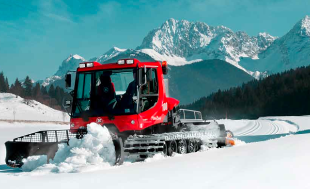 Zwei alkoholisierte Ballgäste zerstörten einen Pistenbully im Bodental.