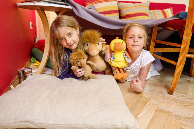 Die Kinder werden angeregt, ihre Gefühle auszudrücken: malend, kreativ gestaltend, spielend oder erzählend.
