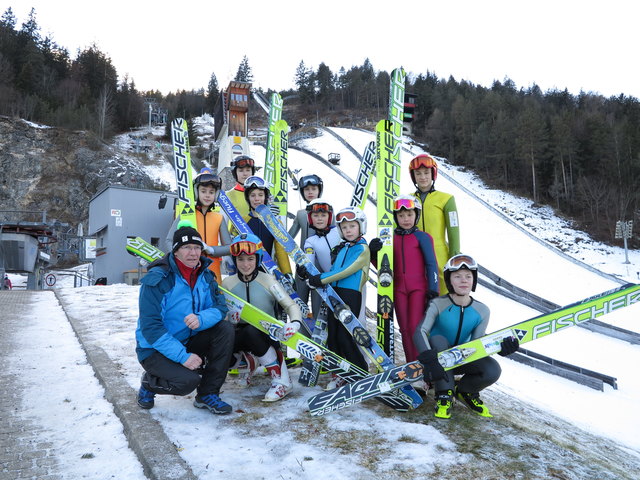 vorne von links: Trainer Heinz Pickelsberger, Thomas Mayr, Tim Sperle, Mark Sperle, Fabian Held und Felix Grave. hinten von links: Markus Müller, Christoph Schütz, Simon Eckhart, Alexander Biasio, Maximilian Melbinger