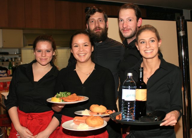 Leni, Veronika, Michl, Clemens und Eli sorgten für Speis und Trank.