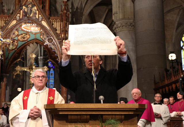 Ordinariatskanzler Mag. Johann Hainzl präsentiert das Apostolische Schreiben.