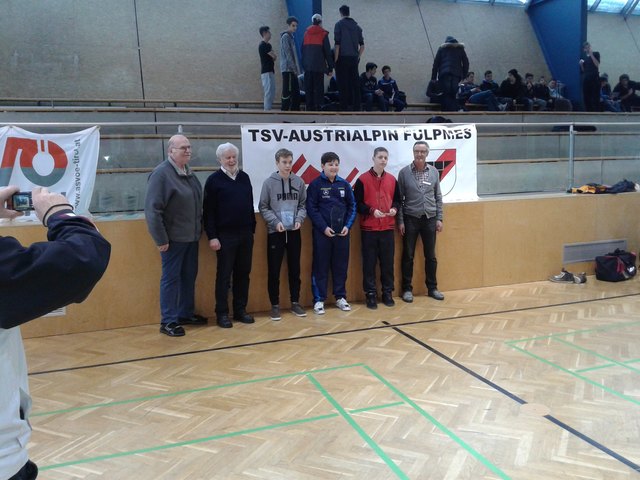 vl. Präsident Ing Gerhard Enders(Tiroler Tischtennisverband) Bürgermeister Robert Denifl,Superligaspieler und Sektionsleiter Hans Tembler TSV AustriAlpin Fulpmes