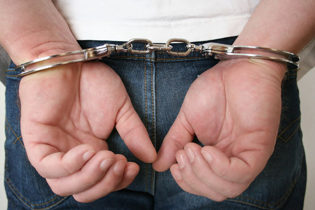 Nach dem Angriff auf seine Frau, klickten für den Asylwerber die Handschellen.