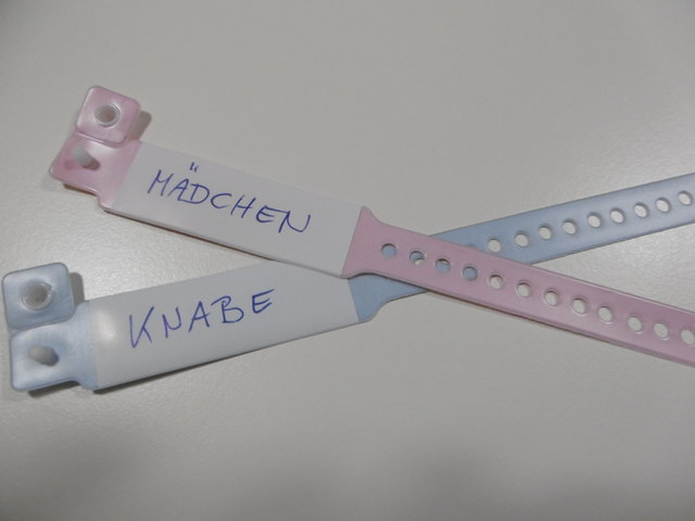 Die Babys bekommen im LK Melk gleich nach der Geburt ein Identifikationsband.