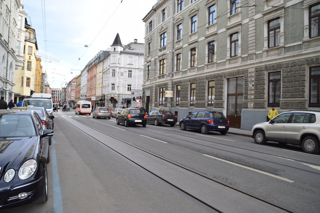 In östliche Richtung gibt es keine Bushaltestelle mehr in der Anichstraße.