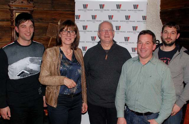 V.r.n.l.: Daniel Holzknecht, Obmann Josef Oberdanner, Eugen Jordan, BR Anneliese Junker, GR Thomas Oberdanner | Foto: WB Ibk-Land