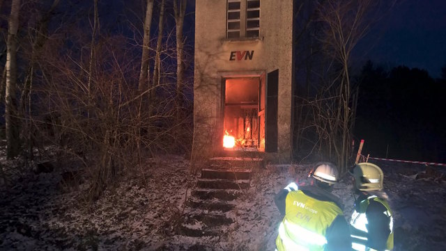 Ein Trafohaus der EVN ging in Flammen auf.