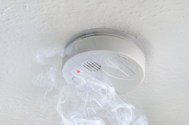 Angeblich falsche Feuerwehrleute sollen auch im Bezirk Schärding ihr "Unwesen" treiben, um Rauchmelder zu kontrollieren. | Foto: Zerbor - Fotolia.jpg