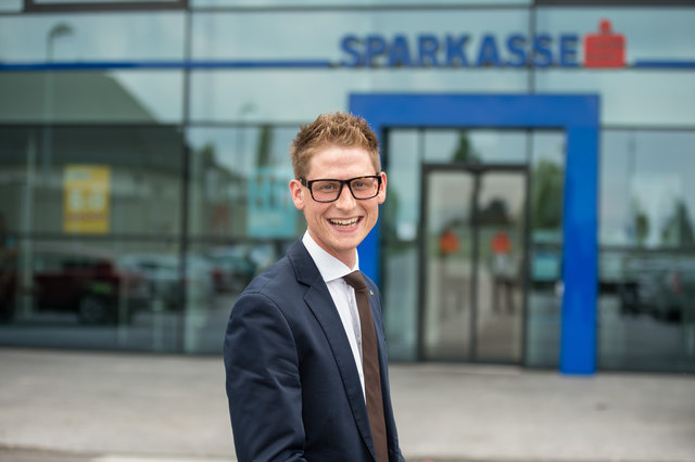 Thomas Singer leitet mit 23 Jahren bereits eine eigene Bankfiliale. | Foto: Sparkasse OÖ