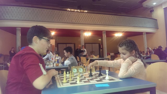 40 SchülerInnen aus den Bezirken Landeck und Imst trafen sich zum 6. Oberländer Schulschach Neujahrsturnier. | Foto: Schnegg