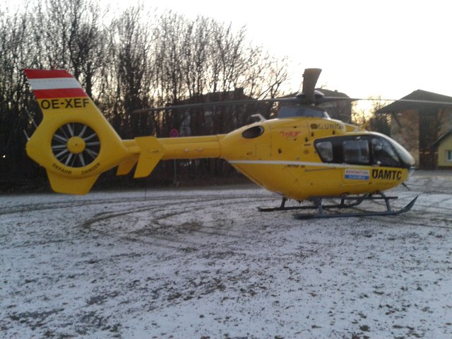 Der Heli im Schnee - gerade noch beim letzten Licht erwischt!
