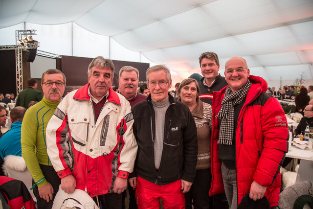 Eine siebenköpfige Delegation aus Bad Goisern nahm an der Eröffnungszeremonie der Skiflug-WM am Kulm teil.