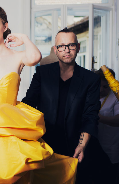 Starke Mode aus Mariahilf: Jürgen Christian Hörl stattet Stars wie Conchita Wurst und Mirjam Weichselbraun aus. | Foto: Foto: Markus Ludwig