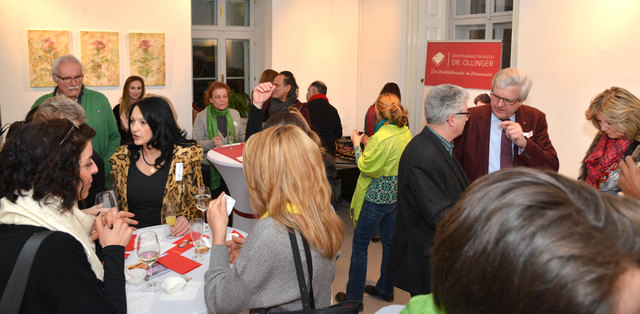 gute Unterhaltung und angenehmes Netzwerken bei der Little-Flower Benefizveranstaltung in der Rechtsanwalts-Kanzlei Dr. Ollinger