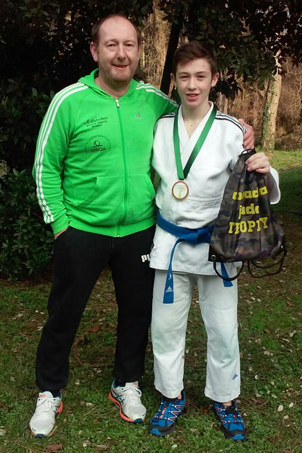 Platz 3 und Europacup-Qualifikation für Daniel Leutgeb. Hier mit Papa, Personal Coach und Reichaming-Jugendtrainer Herman Leutgeb.