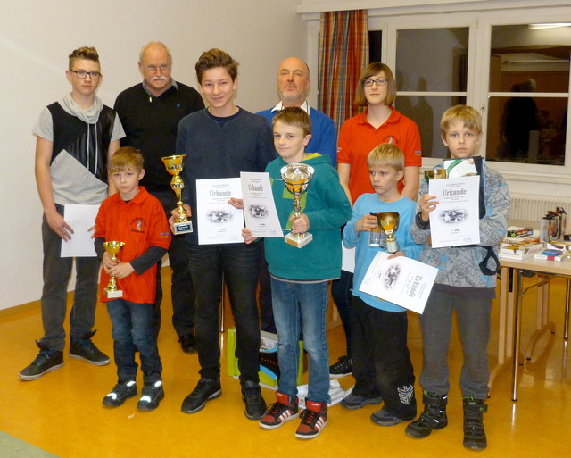Mit Pokalen belohnt wurden Richard Hersel (U10), Rudolf Hersel (U12), Florian Preundler (U14), Elias Illig (U16) und der 7-jährige Timo Weidenholzer