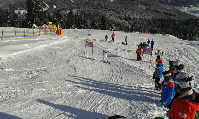 Start zur DachsteinWestRallye 2016 auf der neuen Rennpiste am Gosauer Hornspitz.