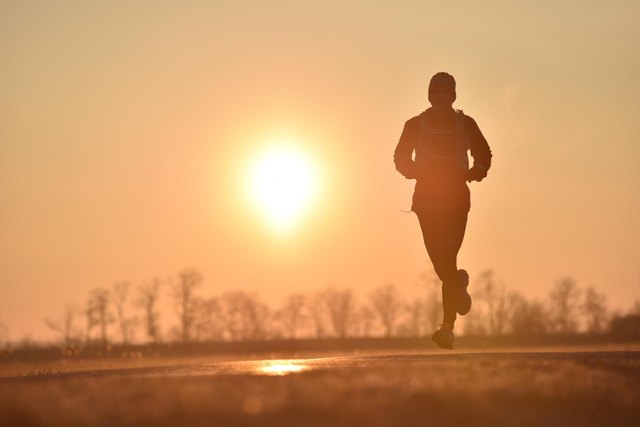 Bei Traumwetter und klirrender Kälte machten sich über 1.700 Starter auf den Weg zur Seeumrundung | Foto: 24 Stunden Burgenland Extrem
