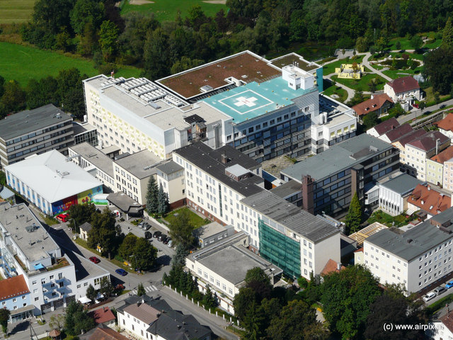 Fast die Hälfte des Spitalbudgets fürs Innviertel fließt ins St. Josef. | Foto: Archiv/airpix