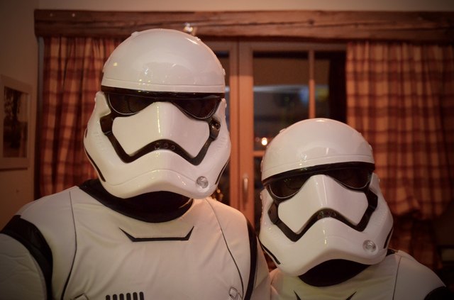 Originell: Star Wars-Truppenmitglieder: "Wir lächeln ununterbrochen, doch keiner sieht es". Aber erahnen kann man es schon, oder?