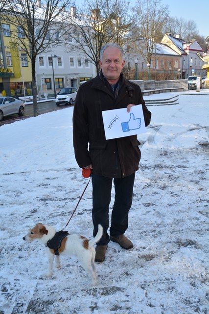 Johann Leinmüller, hier mit Felix am Amstettner Hauptplatz, gefällt sein Name.